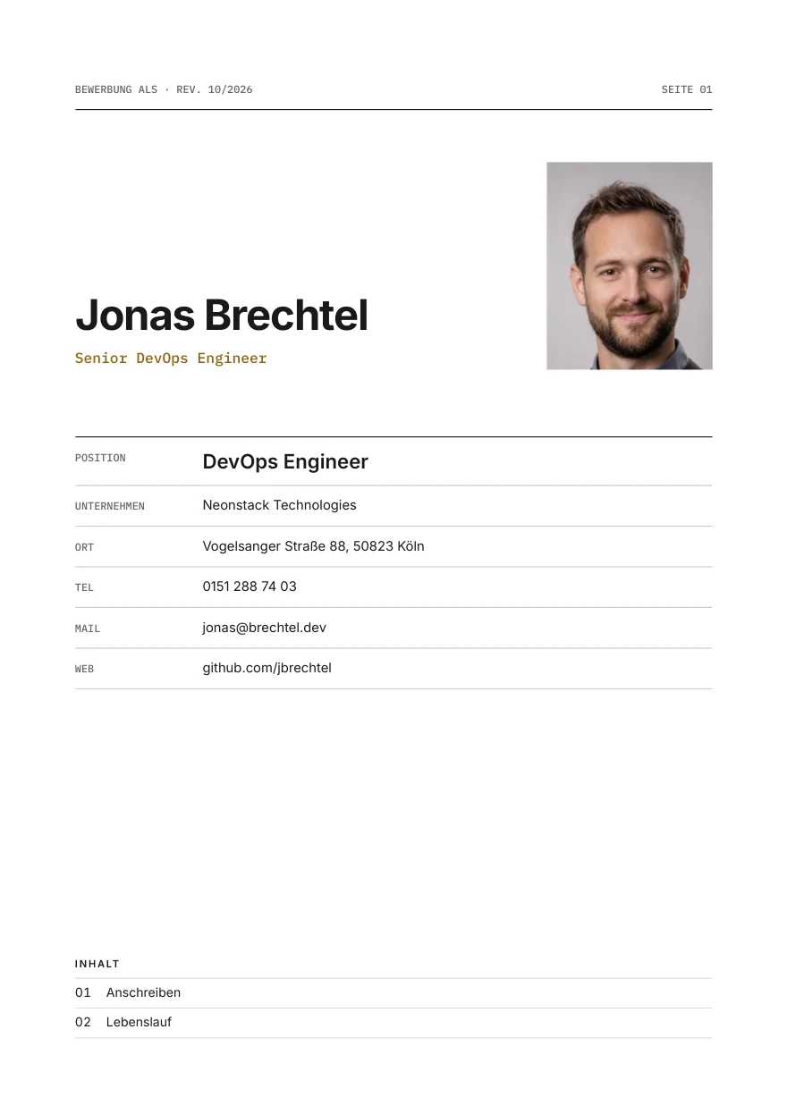 Echtes Deckblatt im Design 'Baukasten', klar & technisch für IT/DevOps, exakt wie es Kundinnen und Kunden tatsächlich als PDF erhalten, bleibt sichtbar, während du durch die 3 Schritte scrollst